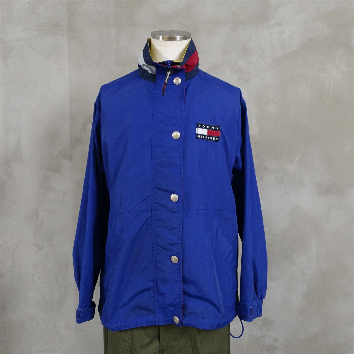 トミーヒルフィガーのナイロンジャケット