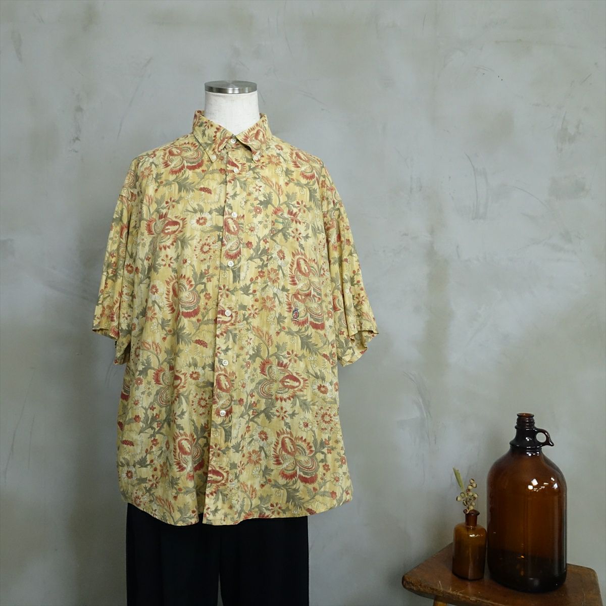 トミーヒルフィガーのシャツ