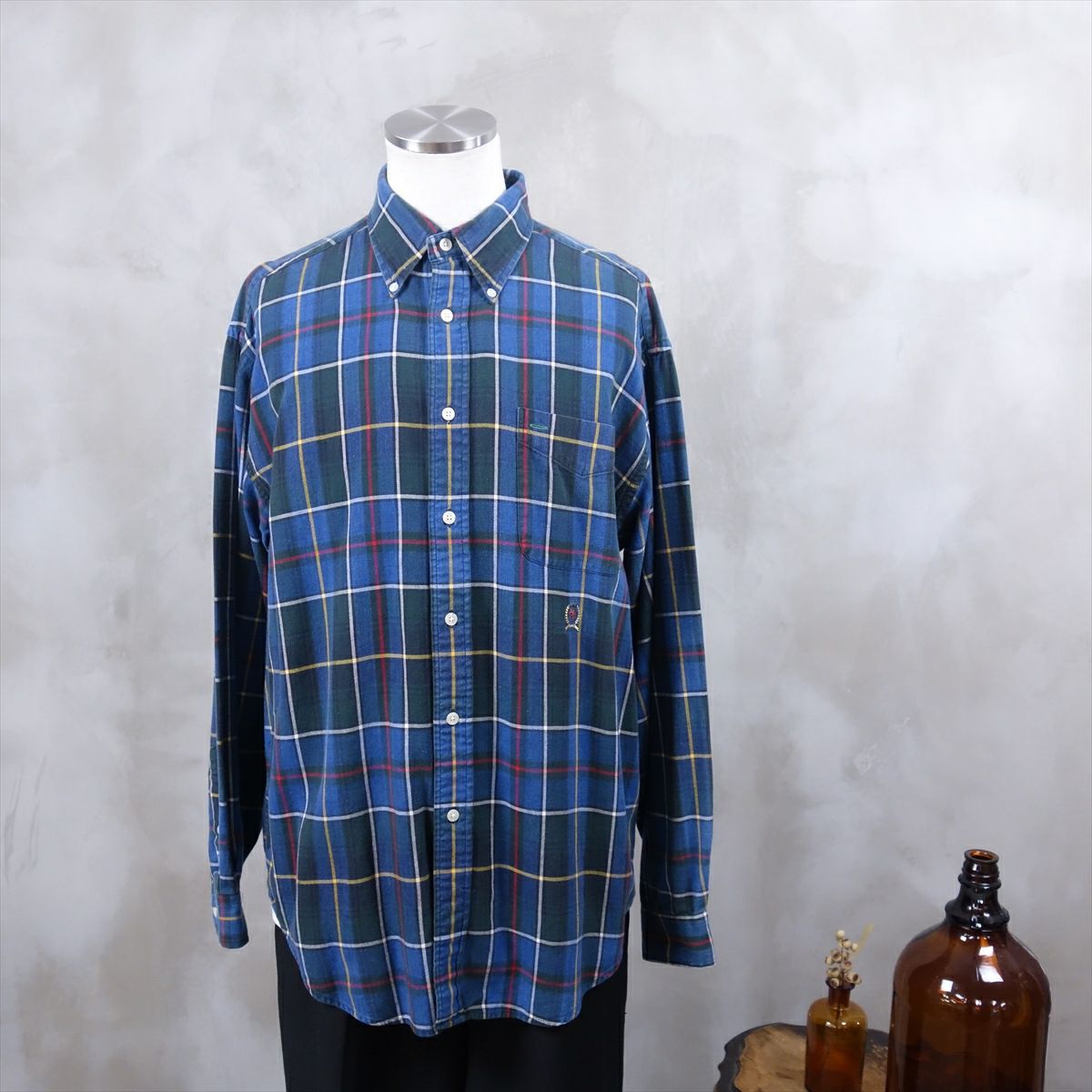 トミーヒルフィガーのシャツ