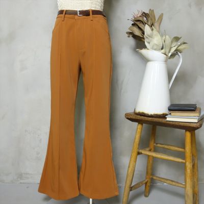 1枚は持っておこう!トレンドから定番へ進化する「フレアパンツ