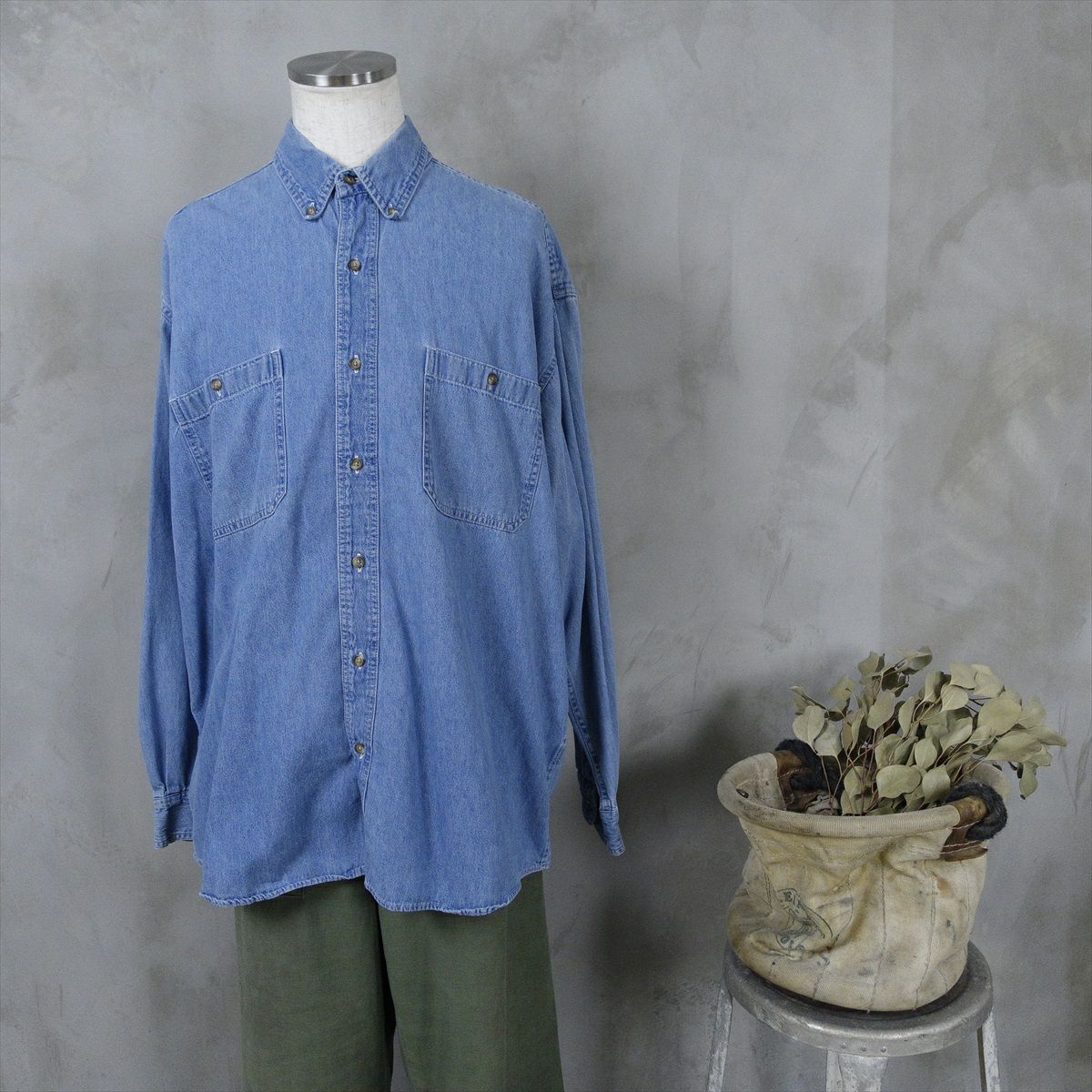 エディーバウアーのデニムシャツ