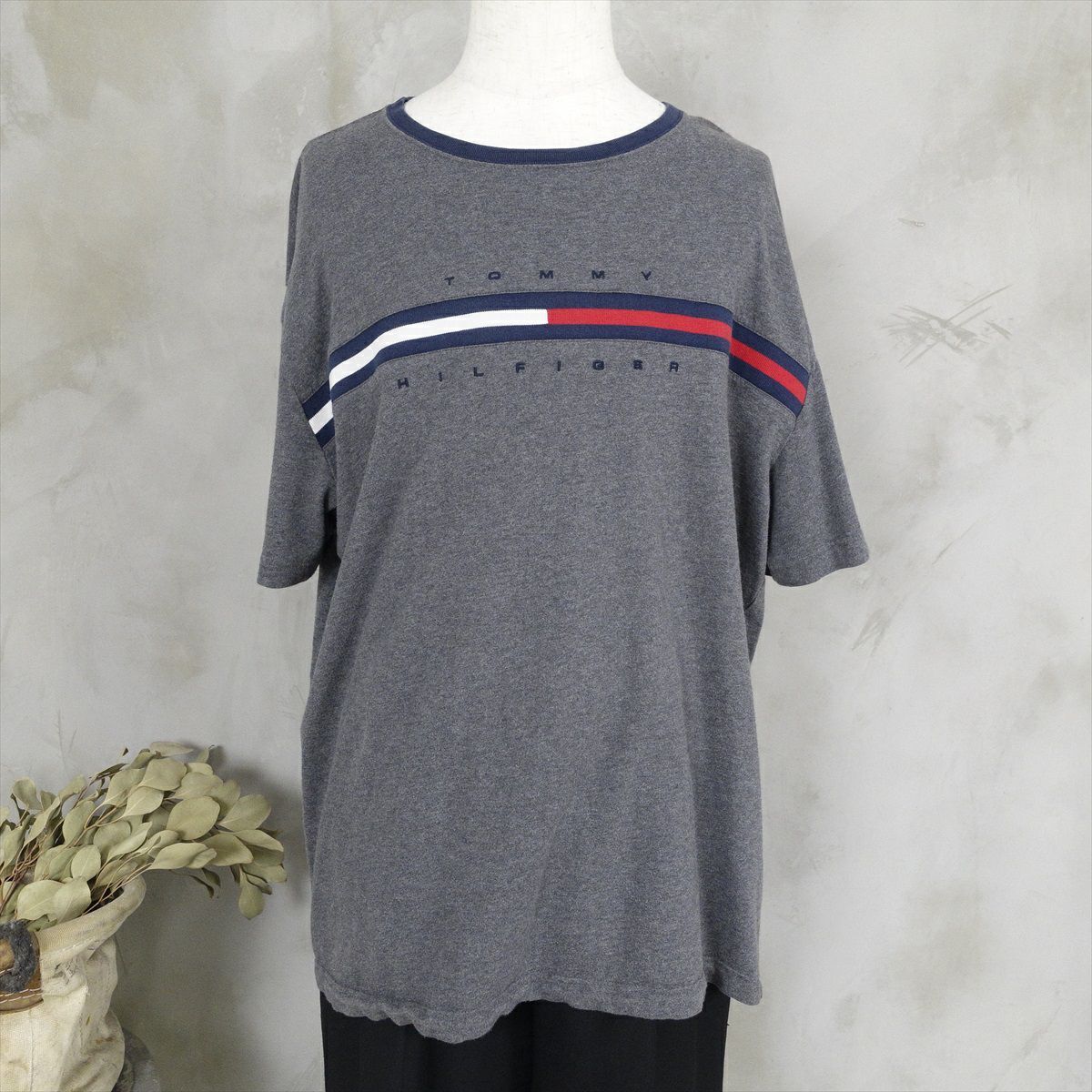 トミーヒルフィガーのTシャツ