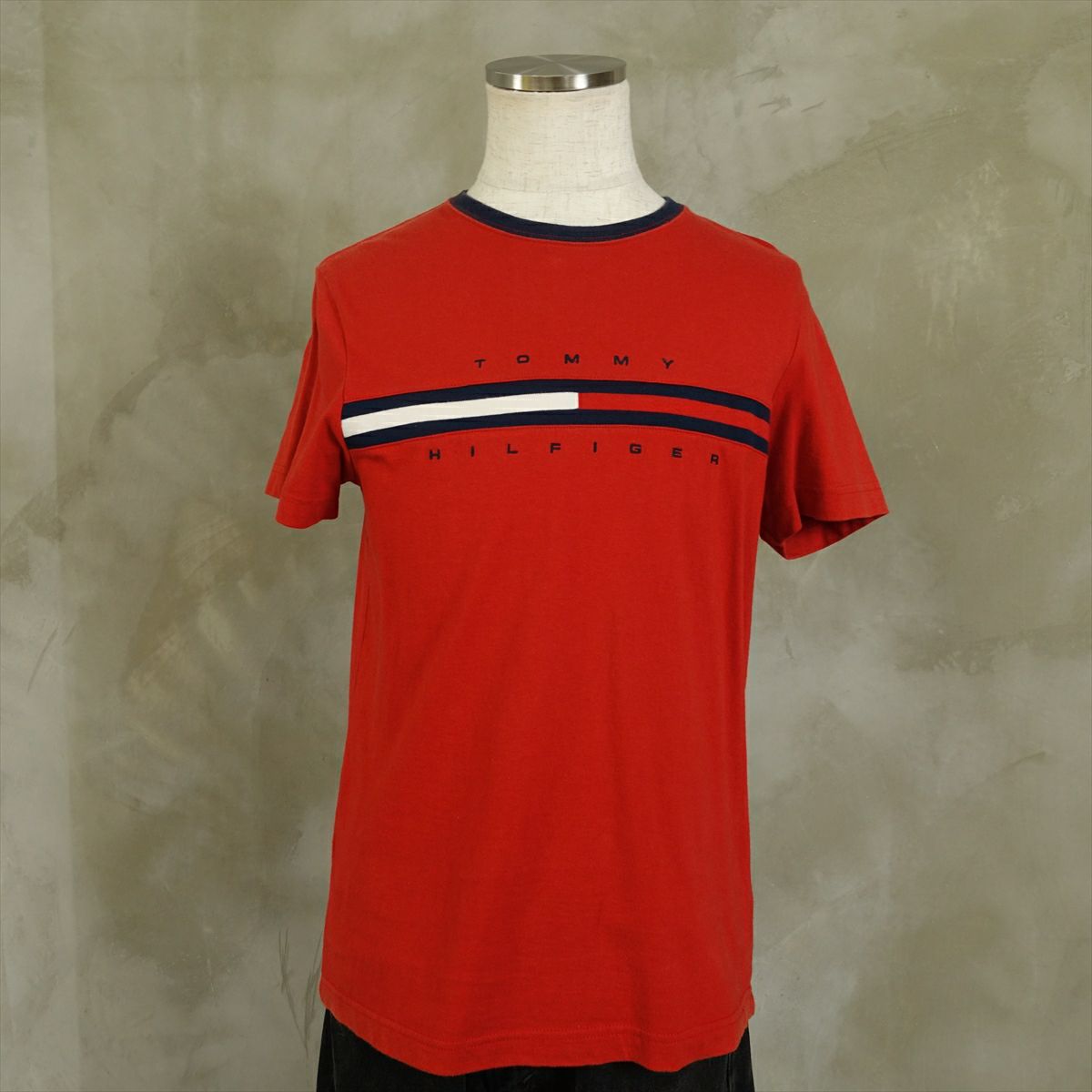 トミーヒルフィガーのTシャツ