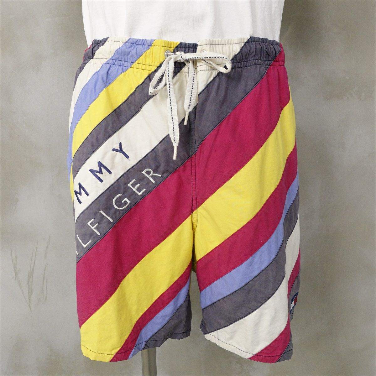 トミーヒルフィガーのショートパンツ