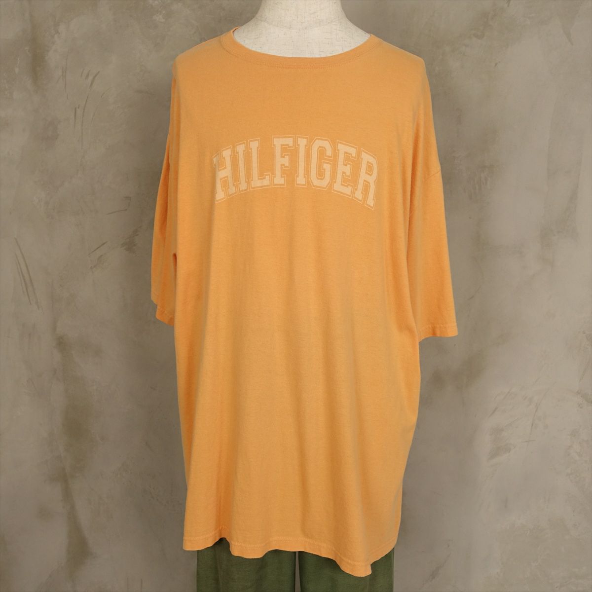 トミーヒルフィガーのTシャツ