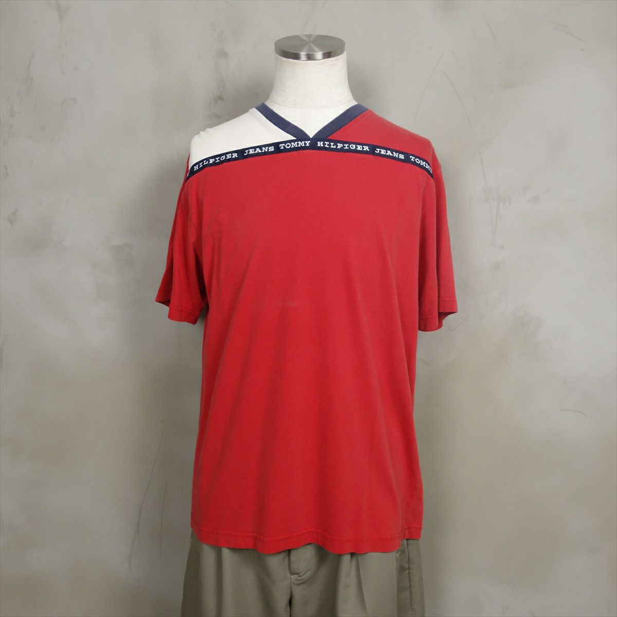 トミーヒルフィガーのTシャツ