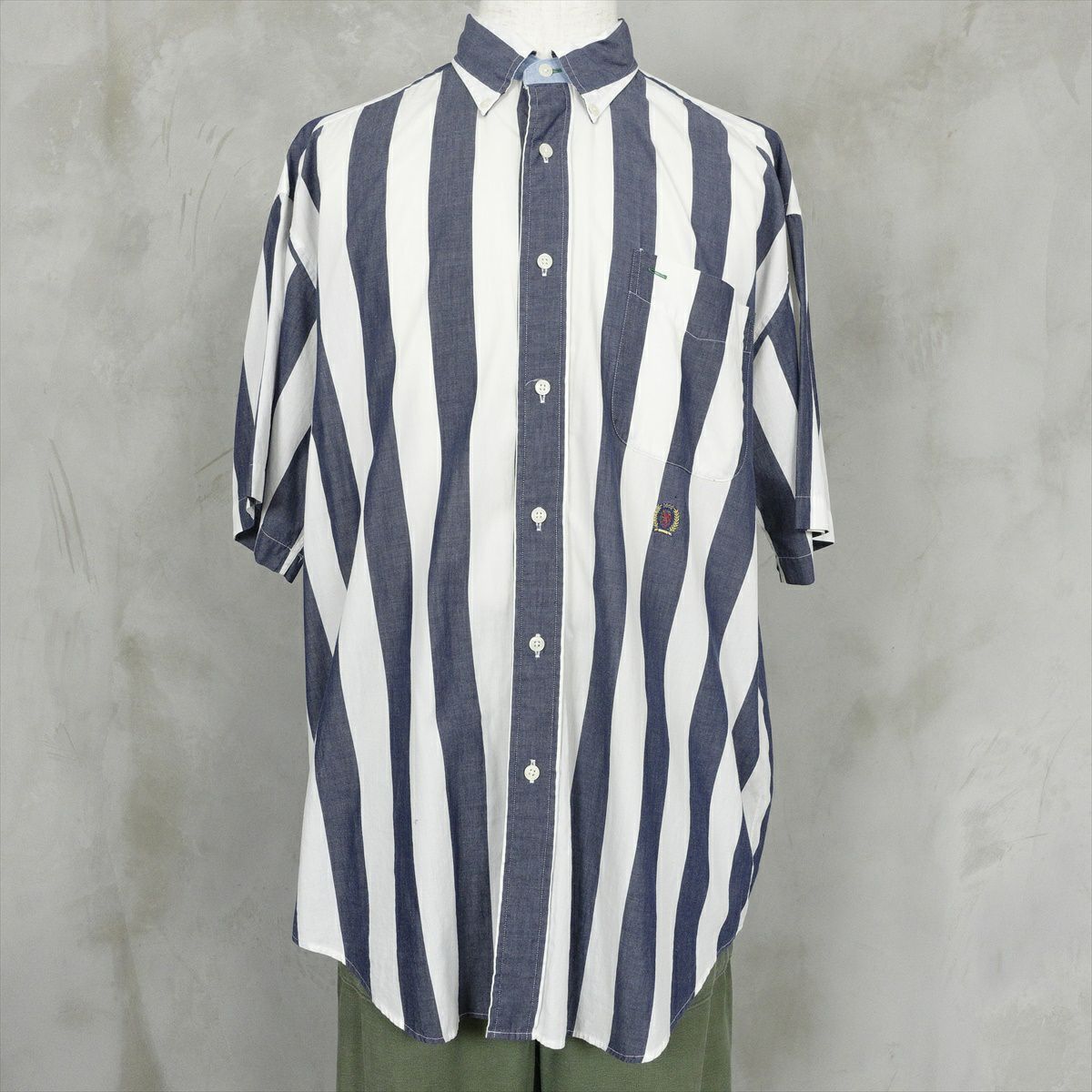 トミーヒルフィガーのシャツ