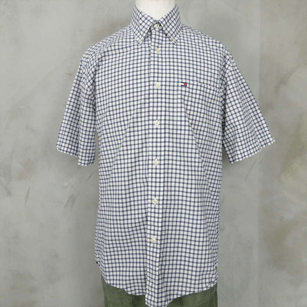 トミーヒルフィガーのシャツ