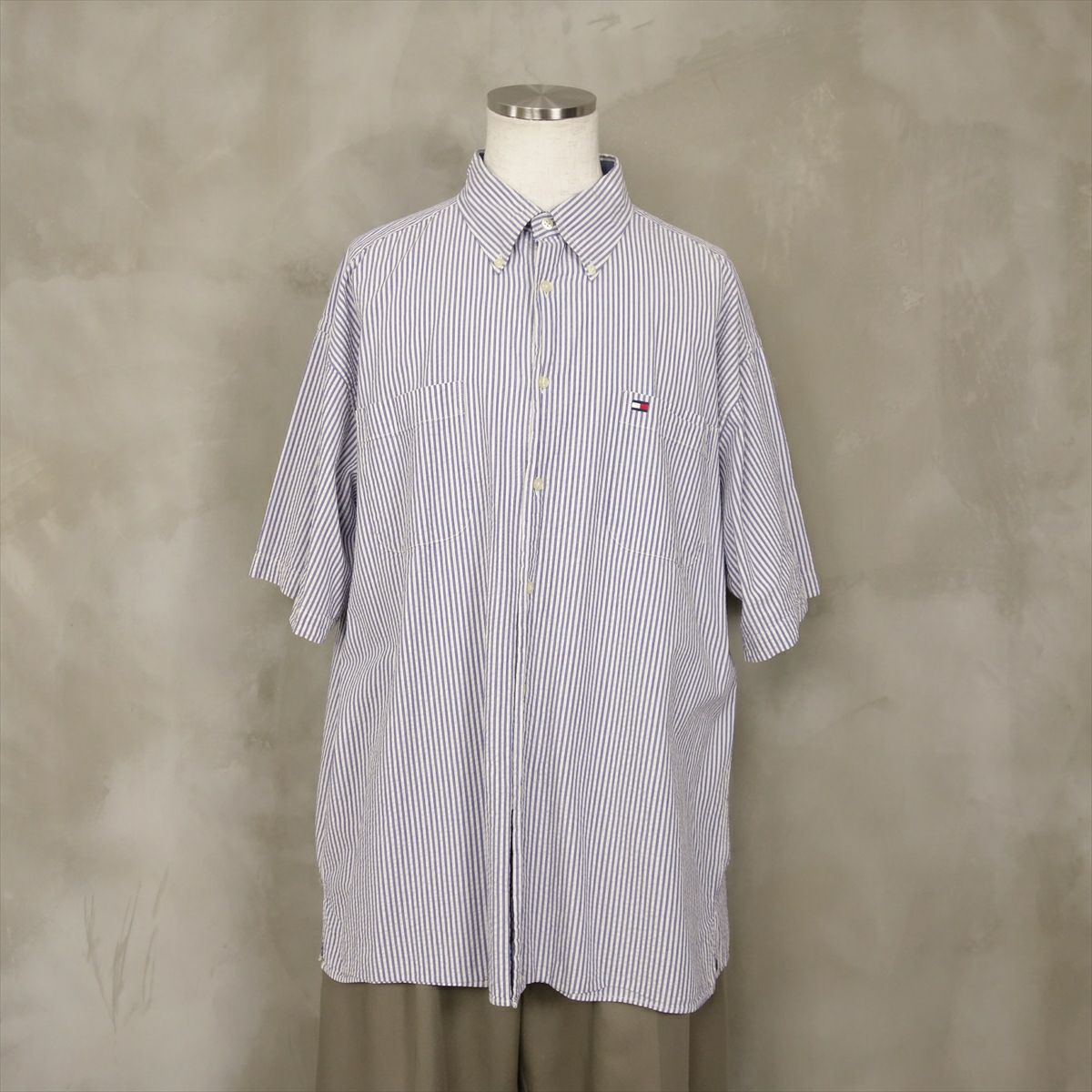 トミーヒルフィガーのシャツ