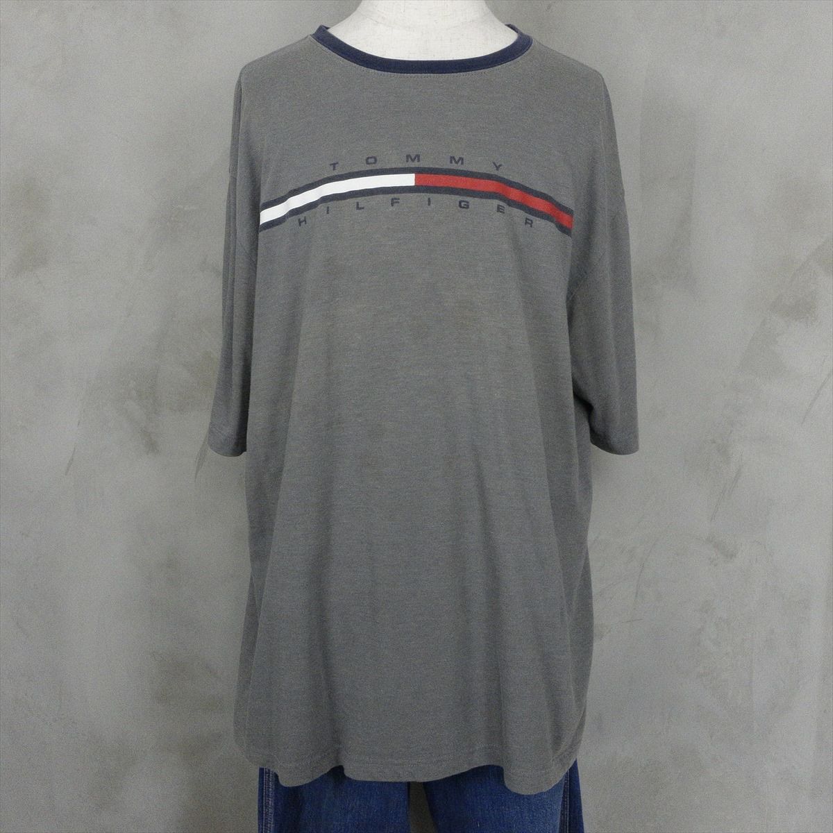 トミーヒルフィガーのTシャツ