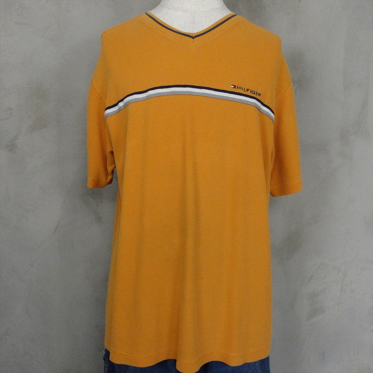 トミーヒルフィガーのTシャツ