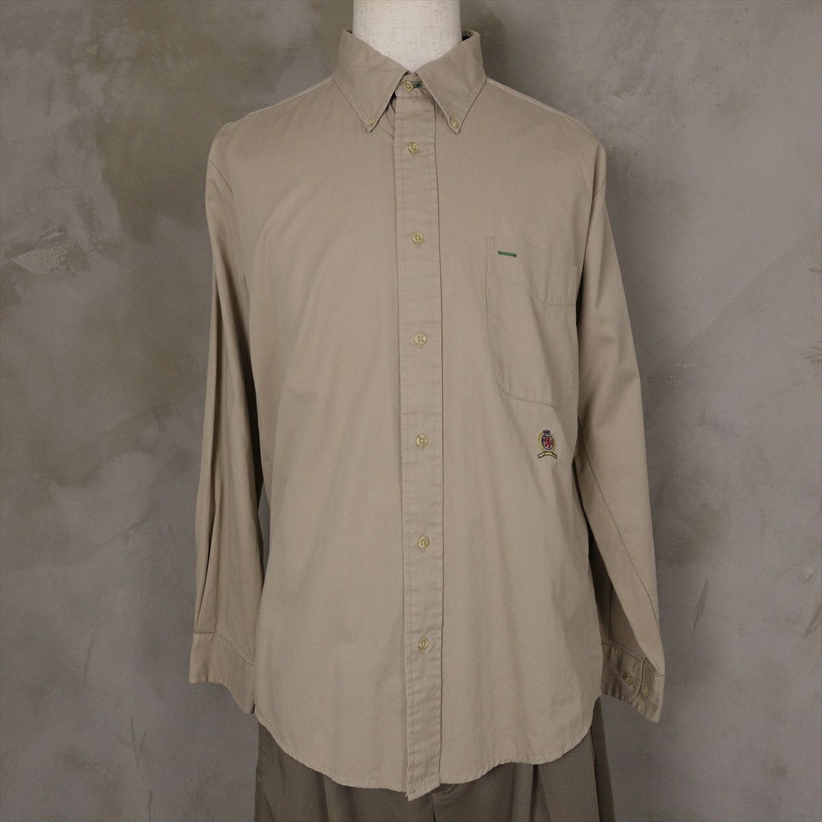 トミーヒルフィガーのシャツ