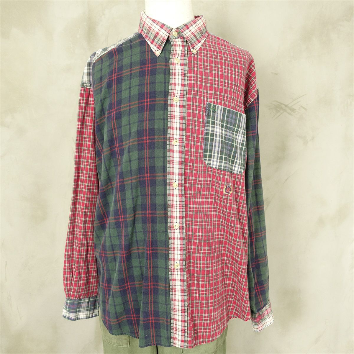 トミーヒルフィガーのシャツ