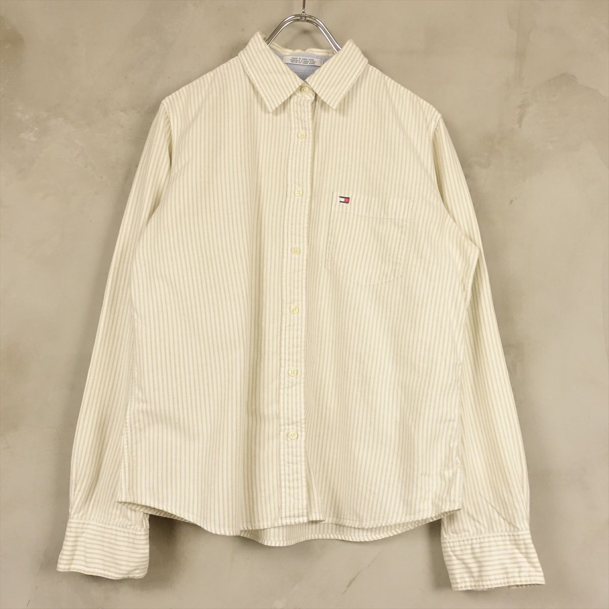 トミーヒルフィガーのシャツ