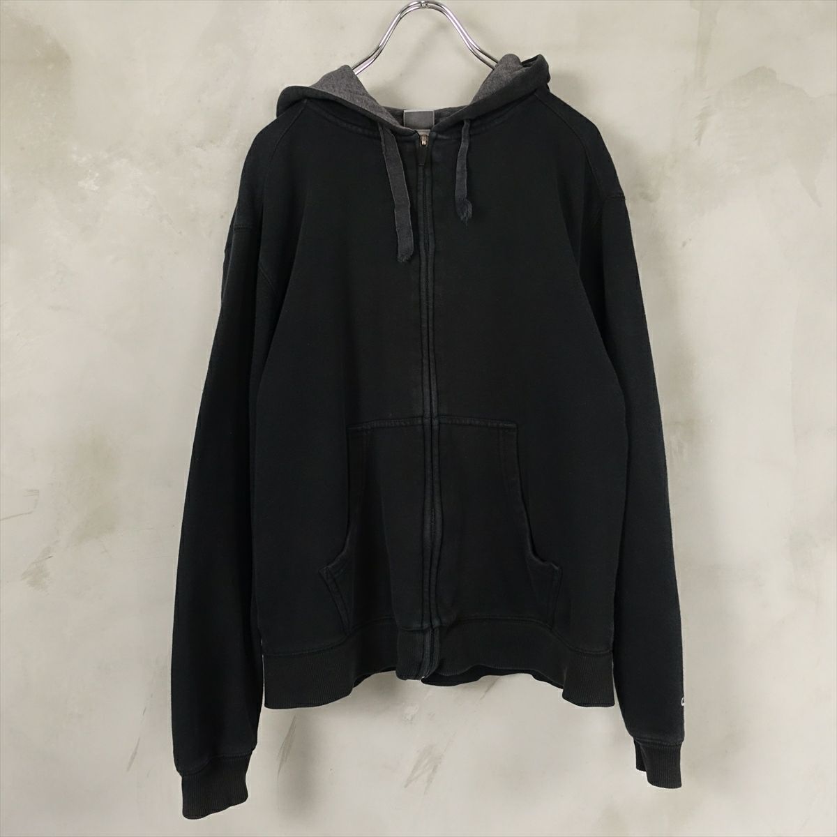 チャンピオンのフルジップパーカー