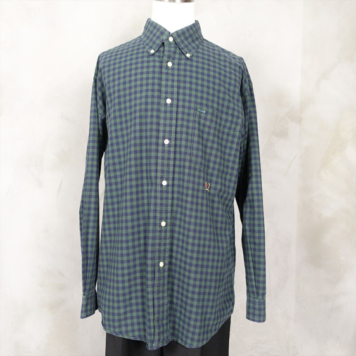 トミーヒルフィガーのシャツ