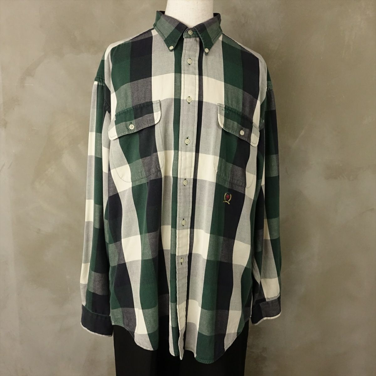 トミーヒルフィガーの長袖シャツ