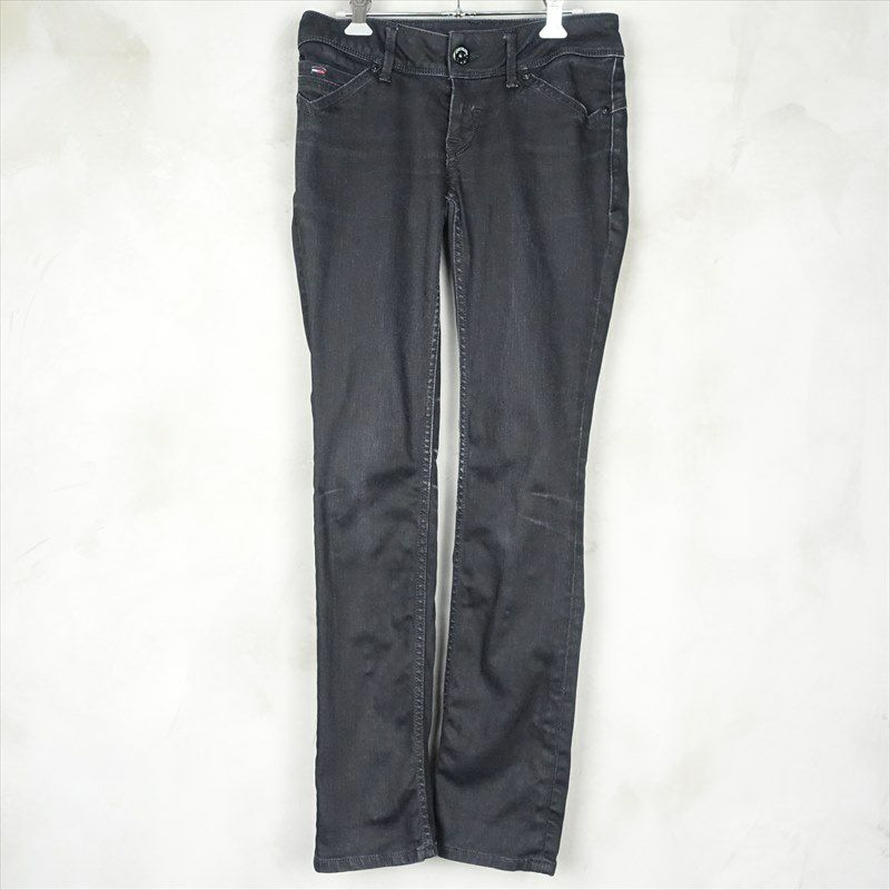 トミーヒルフィガーのデニムパンツ