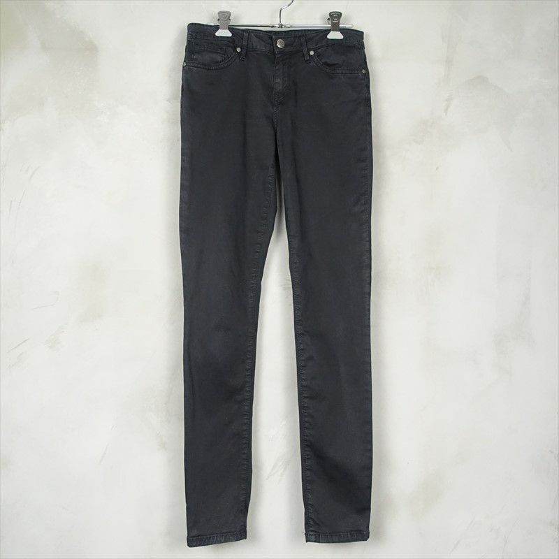 トミーヒルフィガーのデニムパンツ