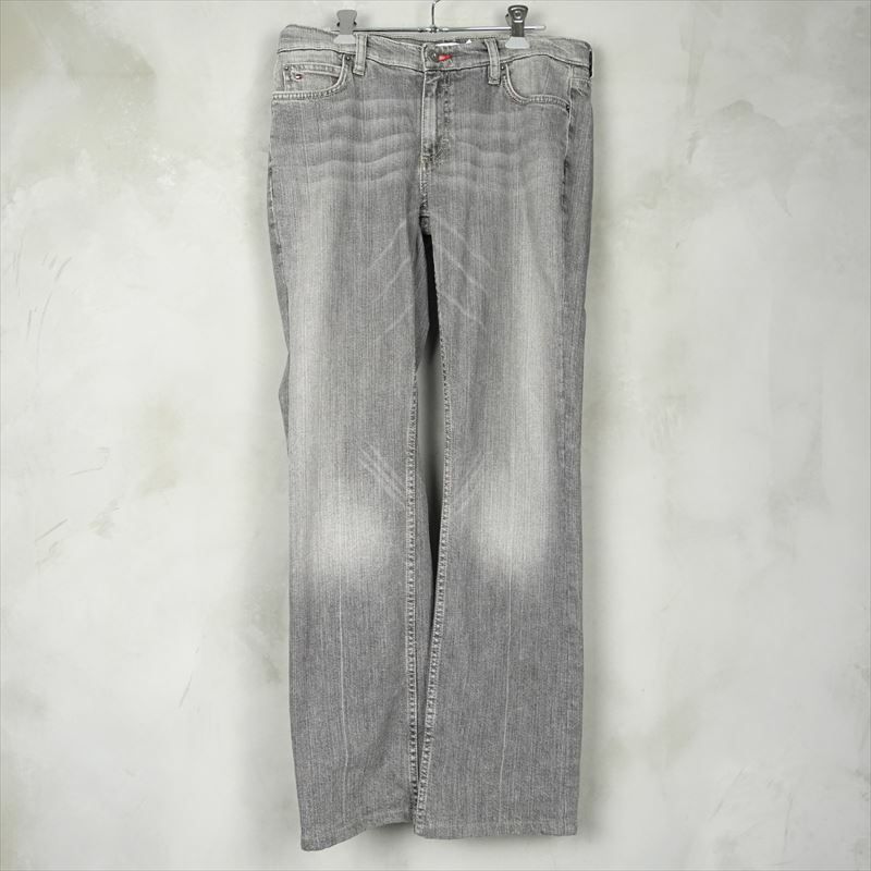 トミーヒルフィガーのデニムパンツ