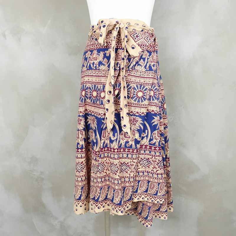 古着の柄スカート