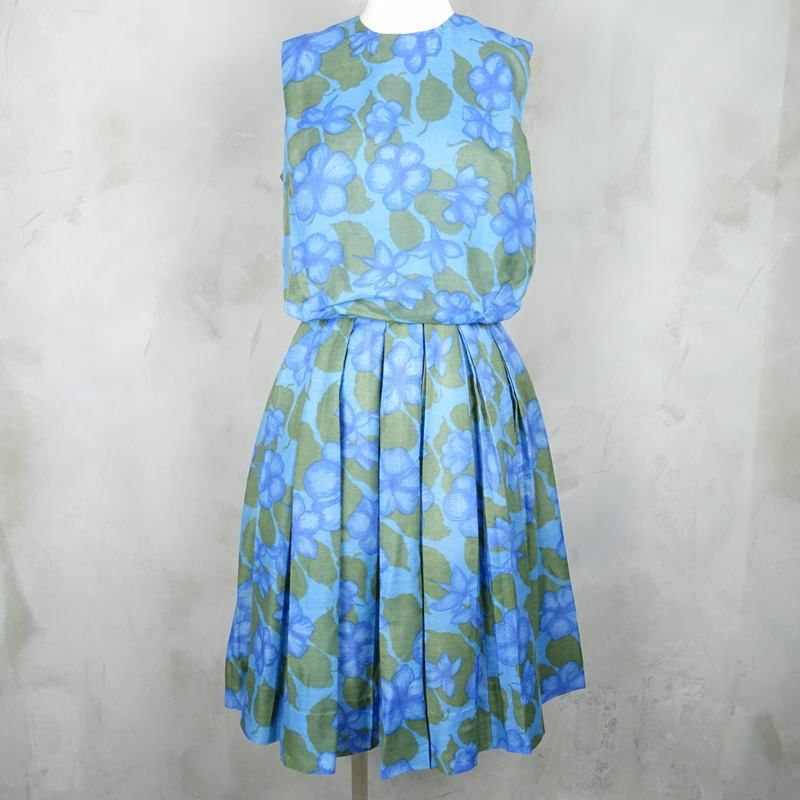 古着のワンピース