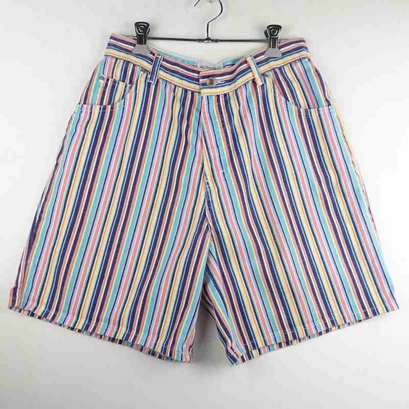古着のショートパンツ