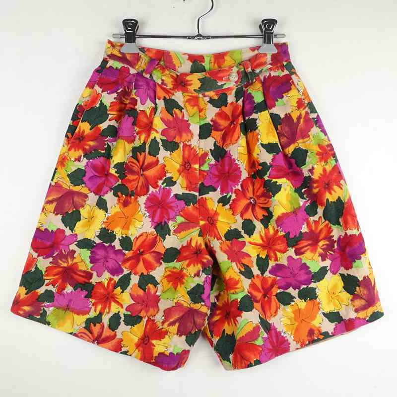 古着のショートパンツ