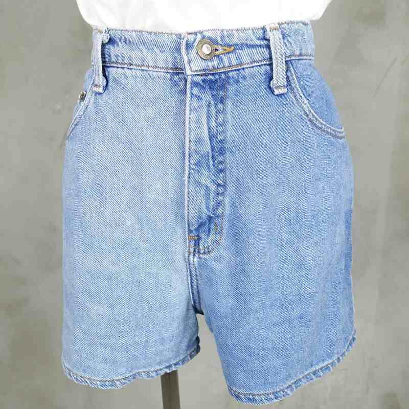 古着のデニムショートパンツ