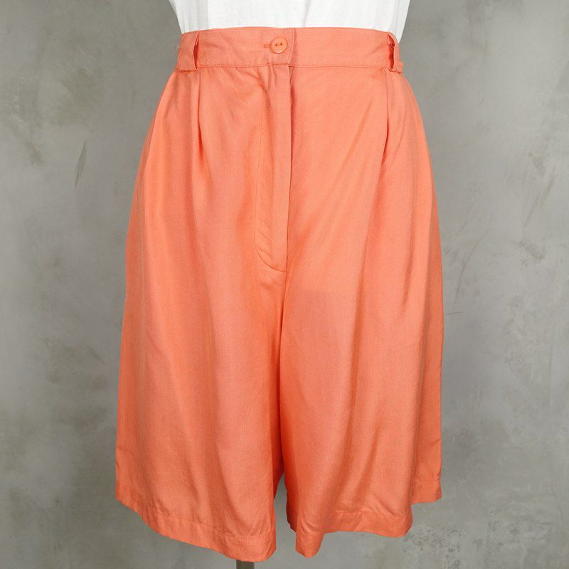 古着のショートパンツ