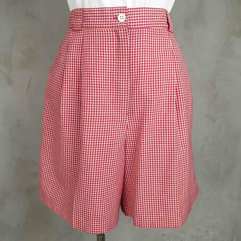古着のショートパンツ