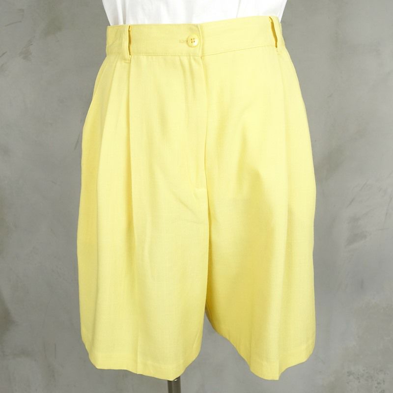 古着のショートパンツ