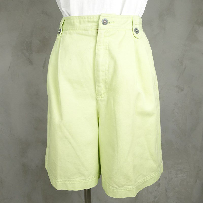 古着のショートパンツ