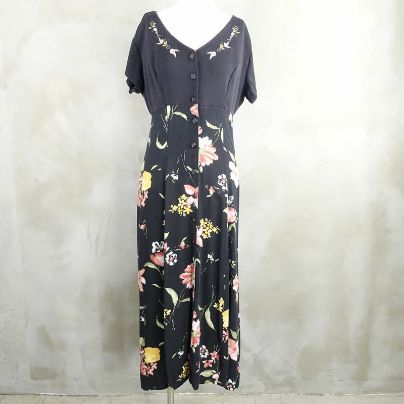 古着の花柄ワンピース