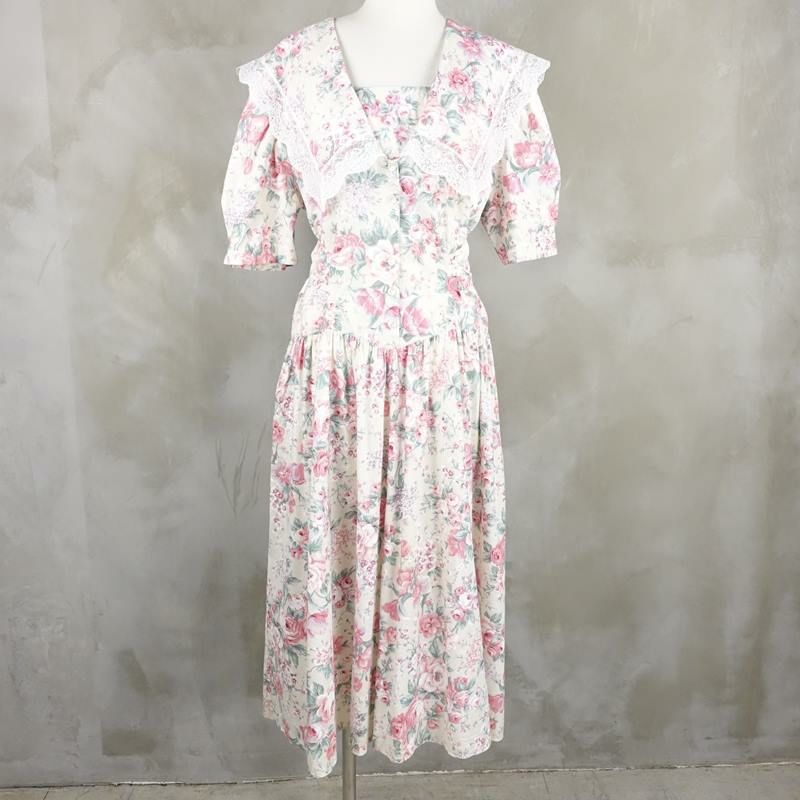 古着の花柄ワンピース