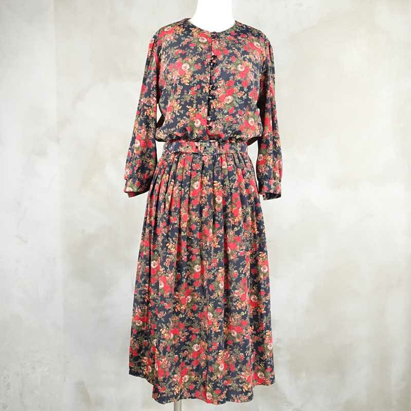 古着の花柄ワンピース