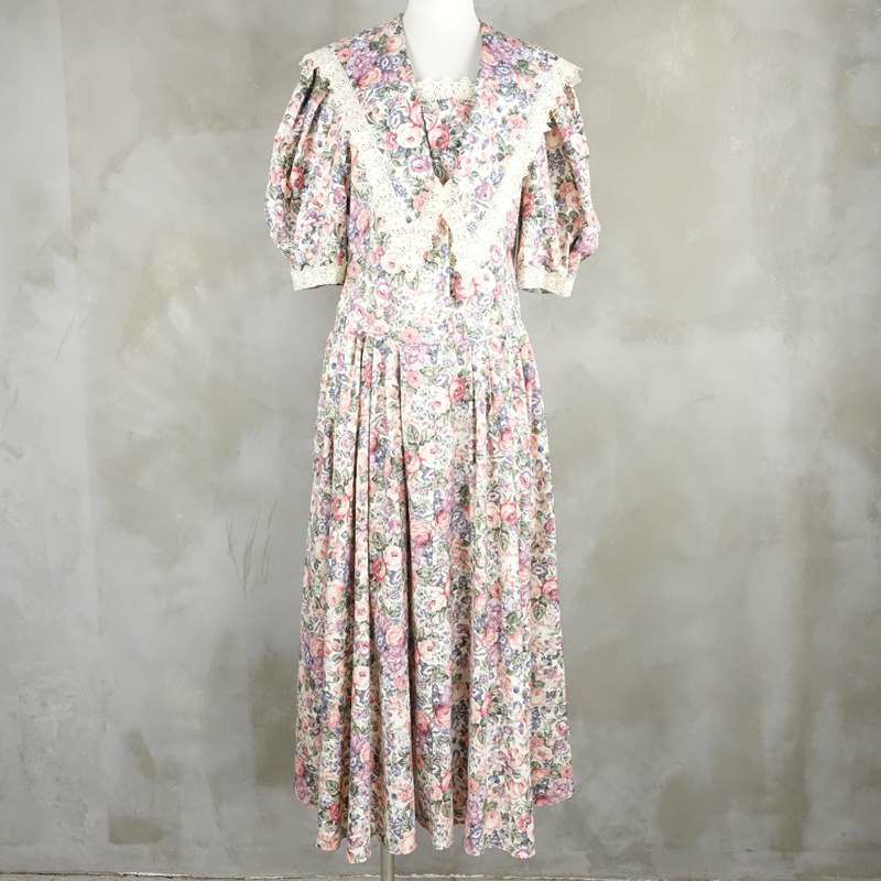 古着の花柄ワンピース