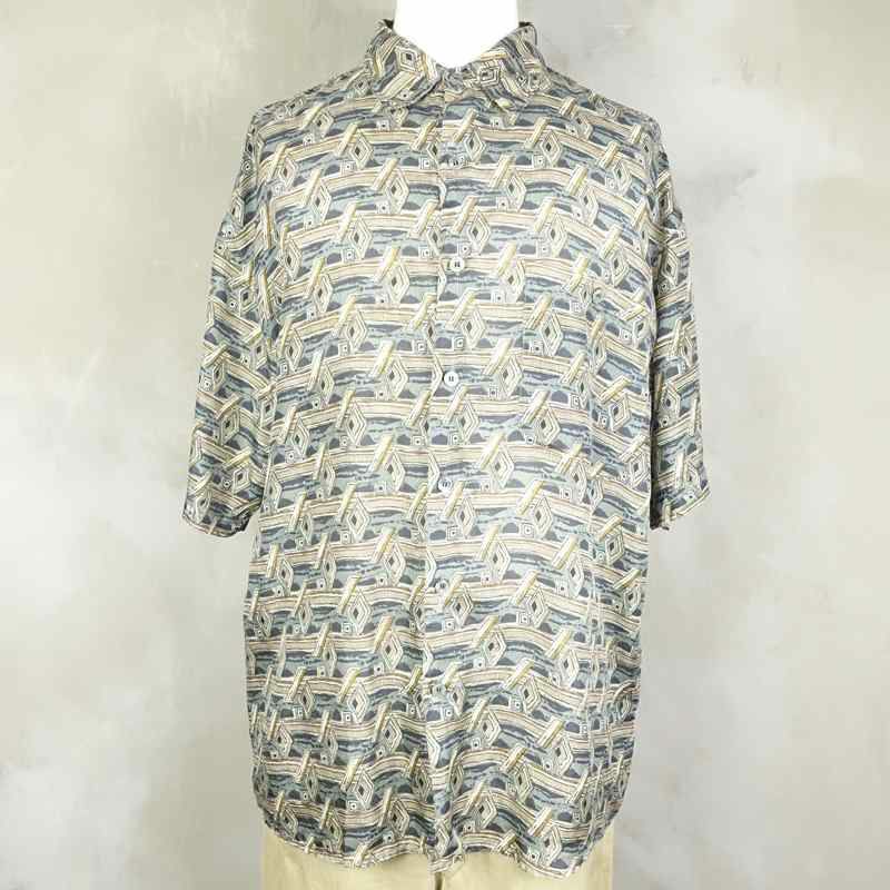 古着のシルク柄シャツ