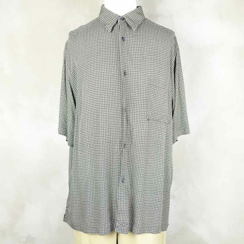 古着のレーヨン柄シャツ