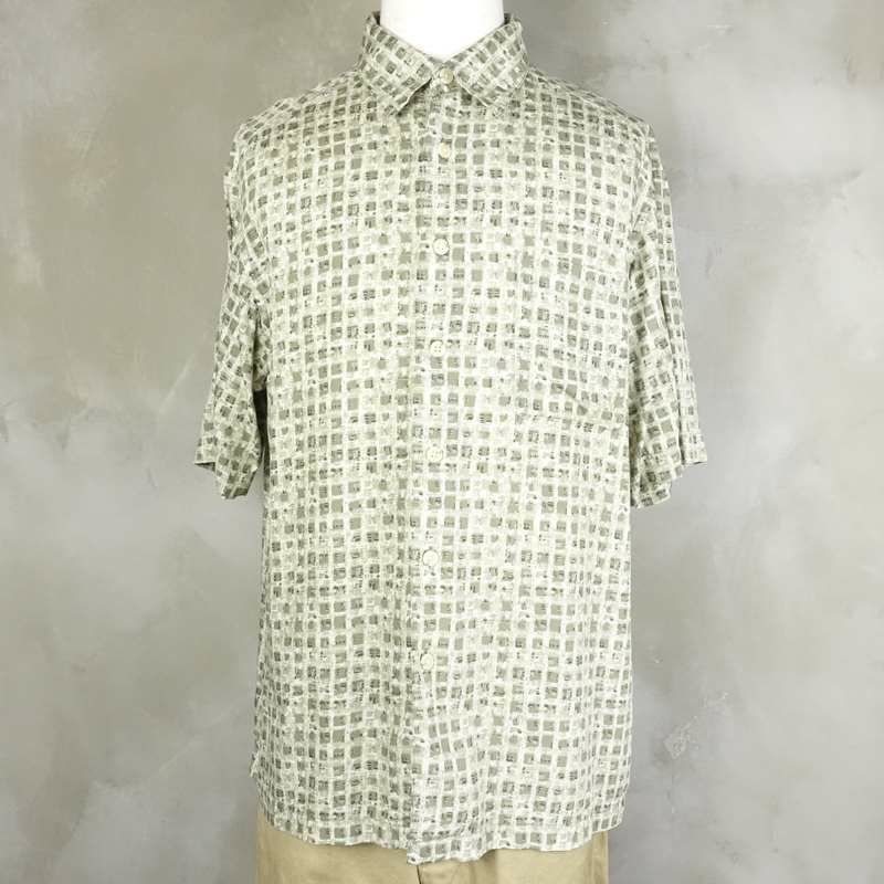 古着のレーヨン柄シャツ