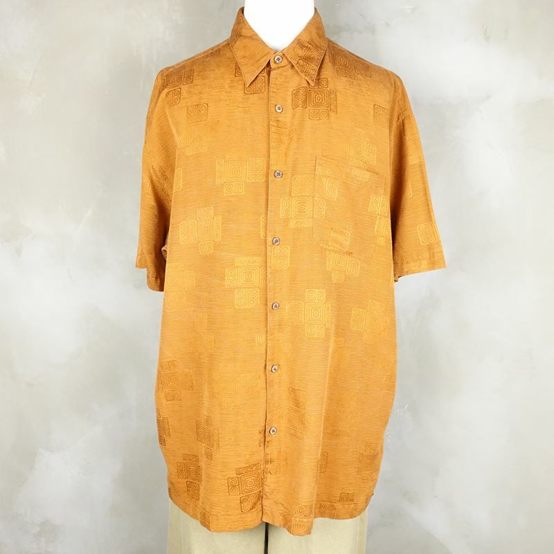 古着のシルク柄シャツ