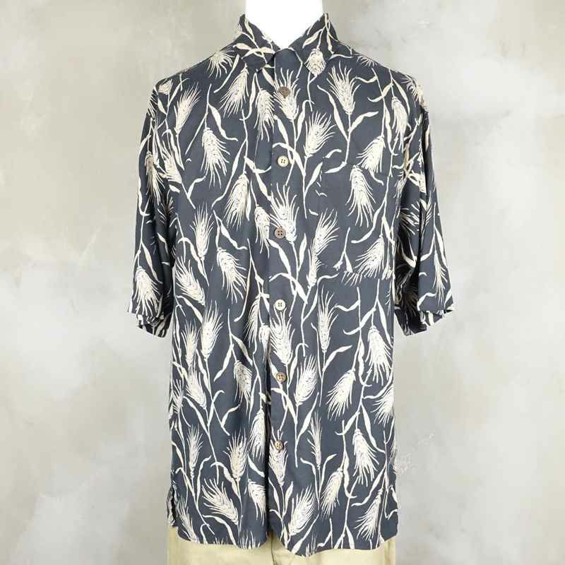 古着のシルク柄シャツ