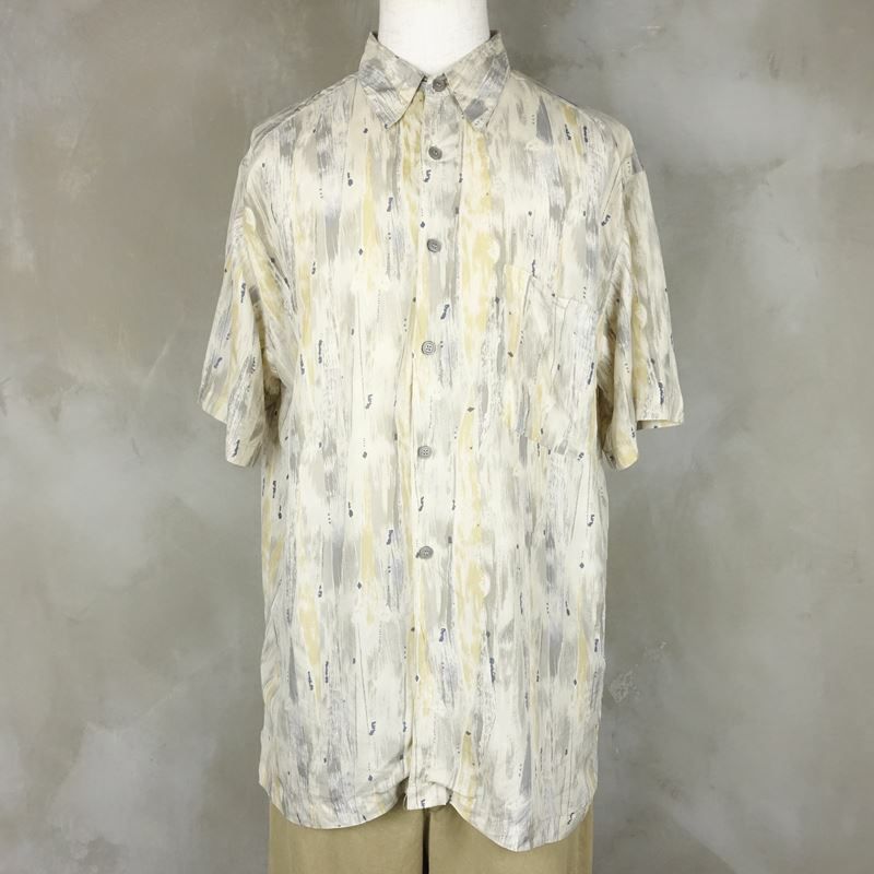 古着のシルク柄シャツ