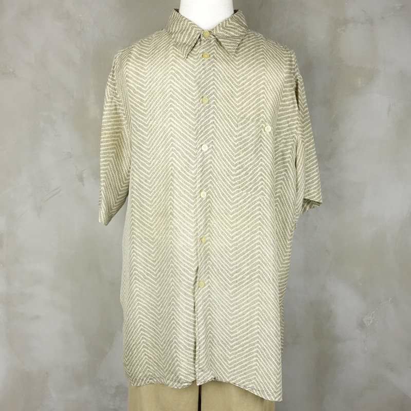 古着のシルク柄シャツ