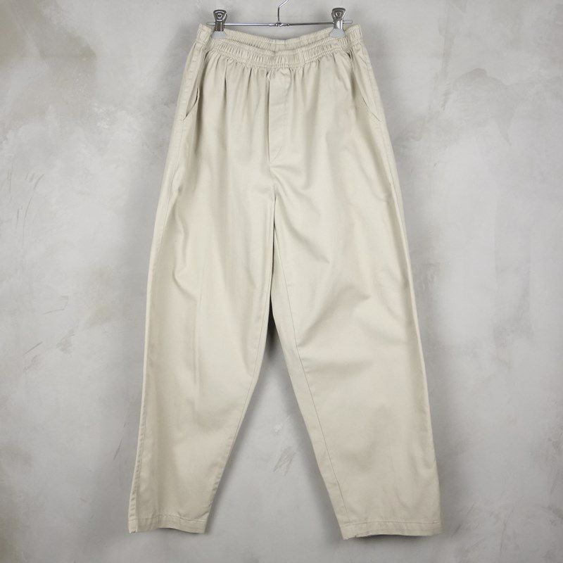 古着のイージーパンツ
