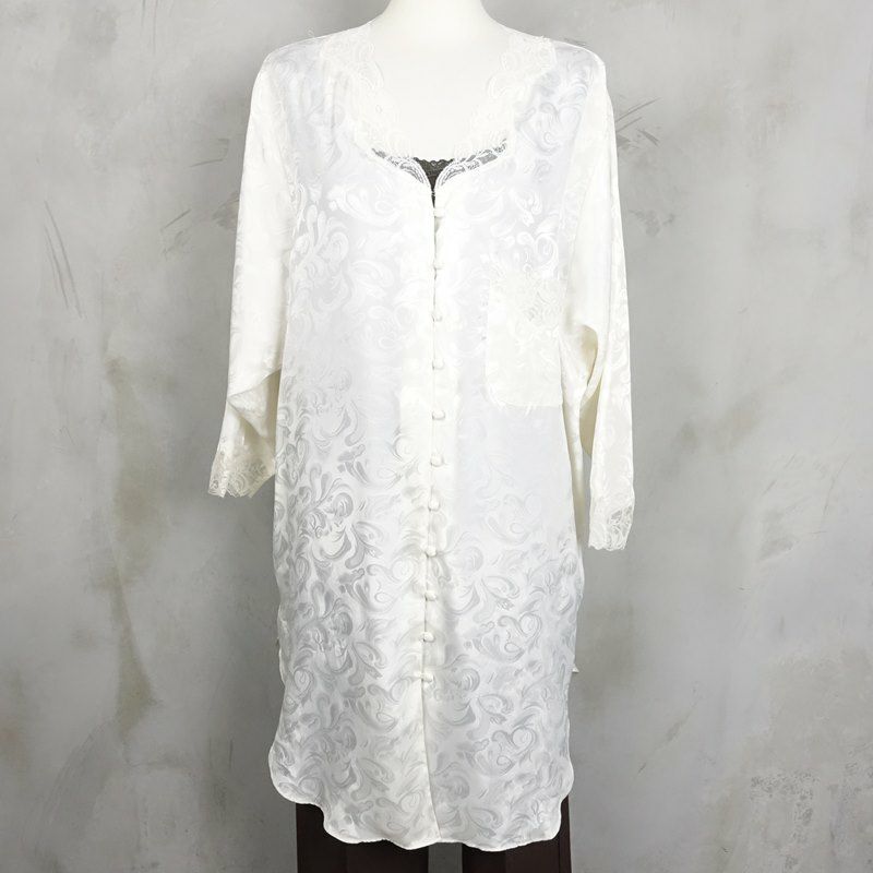 古着のレース長袖シャツ