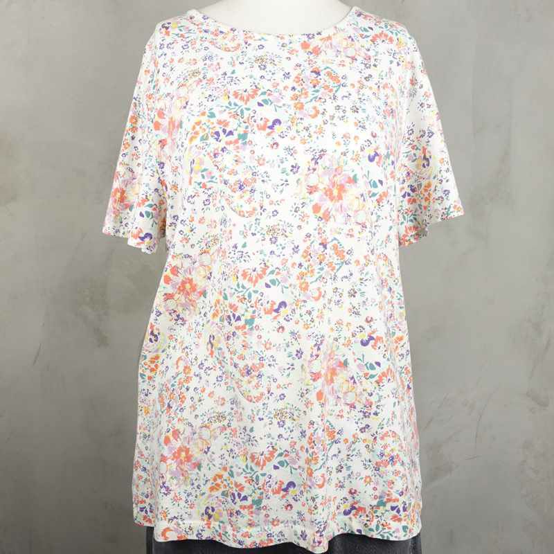 古着の花柄Tシャツ