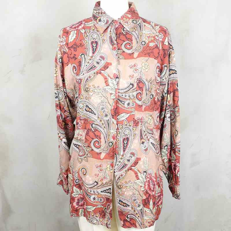 古着の長袖柄シャツ