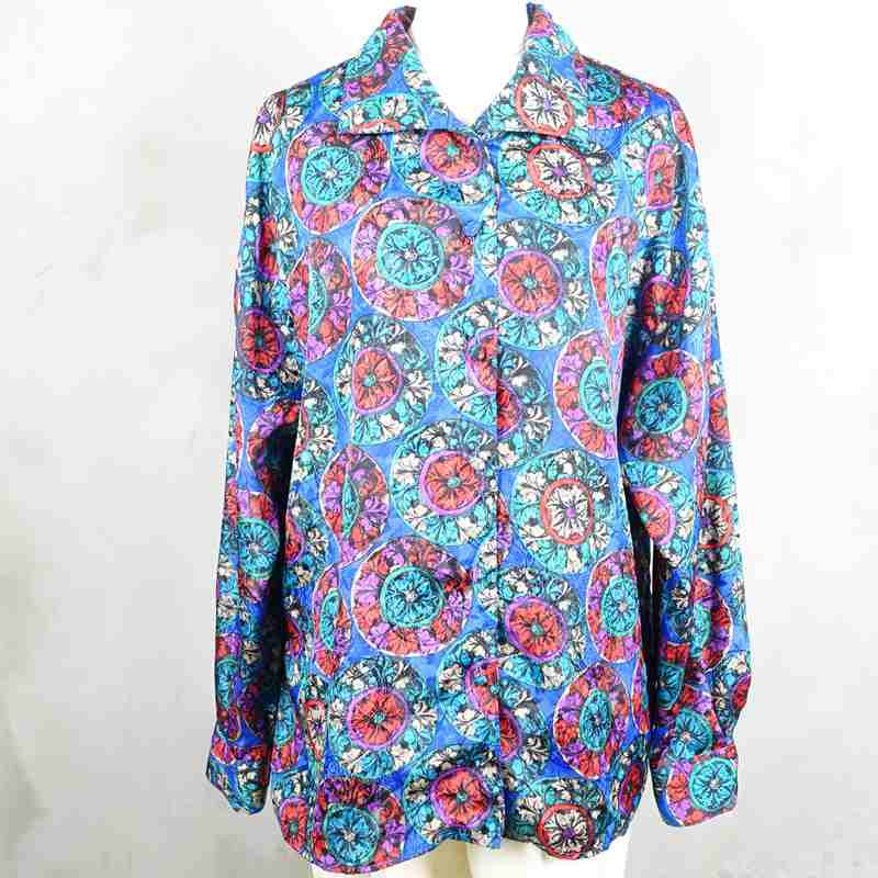 古着の長袖柄シャツ