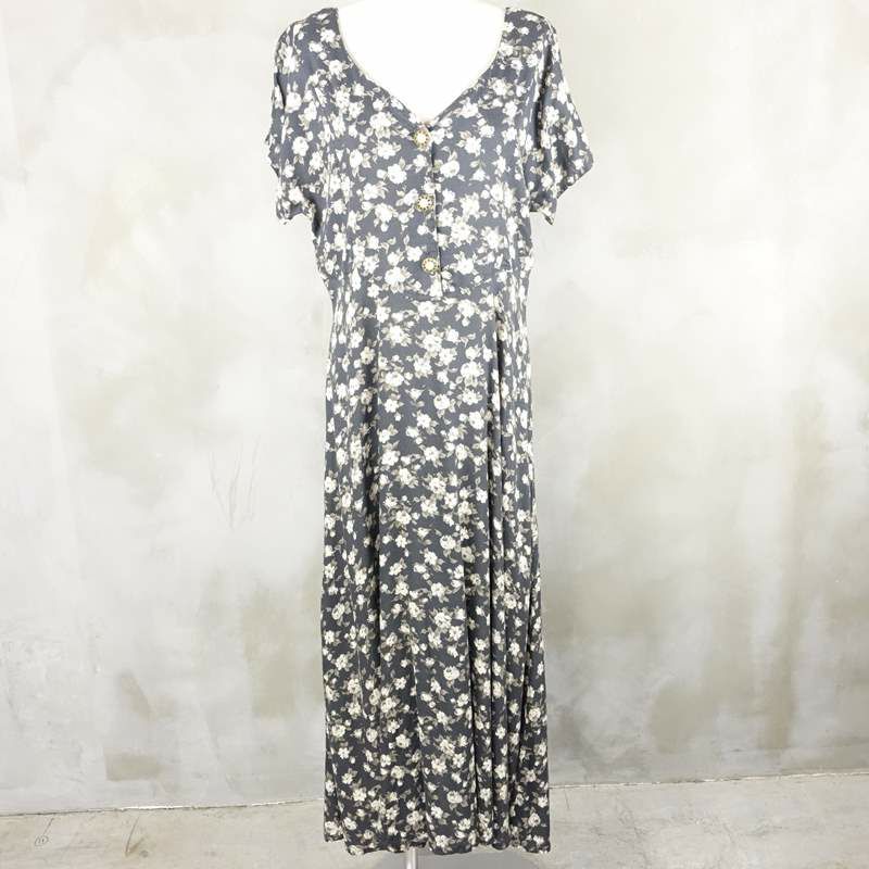 古着の花柄ワンピース